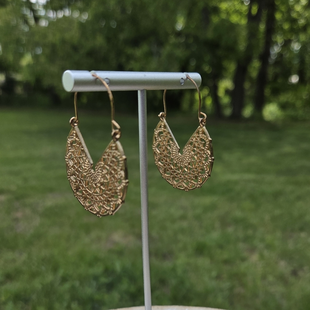 35. Gold Filigree Earrings with Intricate Design - Picture 2 of 7